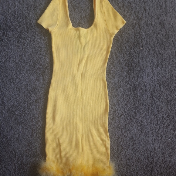 Brand new yellow women dress with feathers at the bottom 💛 NWT - Picture 2 of 7